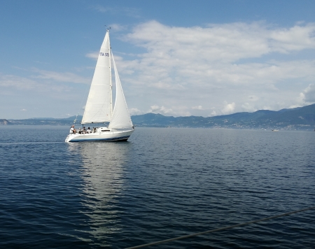 Adolescenti con fragilità scoprono la vela sul lago